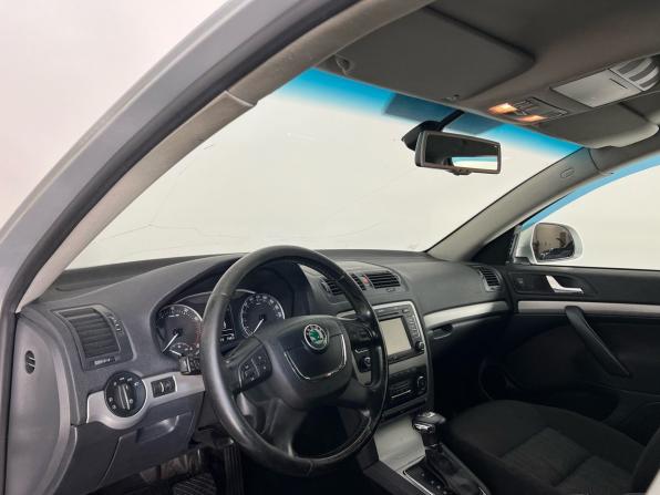 Skoda Octavia II (A5) Рестайлинг с пробегом 2012 года, цена 715 000 рублей, 220000 км, лифтбек, Автокод Объявления