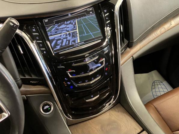 Cadillac Escalade IV с пробегом 2016 года, цена 3 400 000 рублей, 128221 км, внедорожник, Автокод Объявления