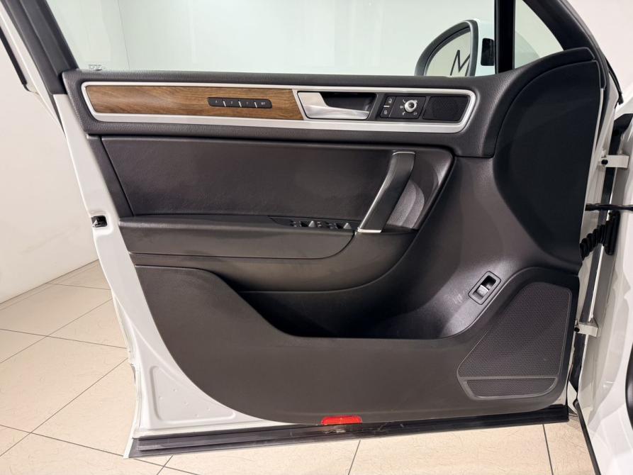 Volkswagen Touareg II Рестайлинг Москва  - изображение 16