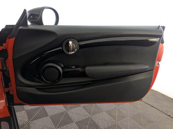 Mini Hatch III (F55/F56) Рестайлинг с пробегом 2021 года, цена 2 640 000 рублей, 57123 км, хэтчбек, Автокод Объявления