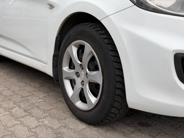 Hyundai Solaris I с пробегом 2013 года, цена 682 000 рублей, 90408 км, седан, Автокод Объявления