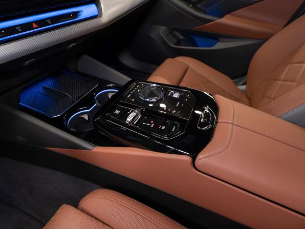 BMW 5 серии VIII (G60/G61/G68) с пробегом 2025 года, цена 8 450 000 рублей, 8845 км, седан, Автокод Объявления