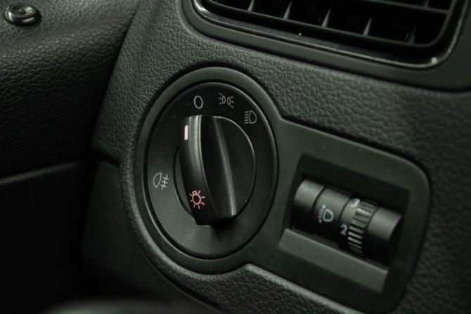 Volkswagen Polo V Рестайлинг с пробегом 2015 года, цена 1 069 000 рублей, 203093 км, седан, Автокод Объявления