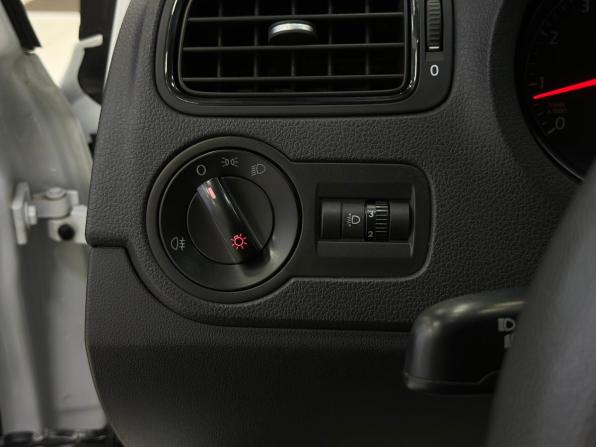 Volkswagen Polo V Рестайлинг с пробегом 2019 года, цена 1 390 000 рублей, 87974 км, седан, Автокод Объявления