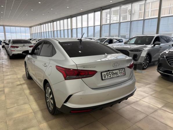 Hyundai Solaris II Рестайлинг с пробегом 2021 года, цена 1 800 000 рублей, 44697 км, седан, Автокод Объявления