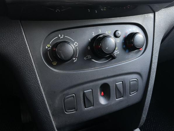 Renault Logan II с пробегом 2018 года, цена 385 000 рублей, 230382 км, седан, Автокод Объявления