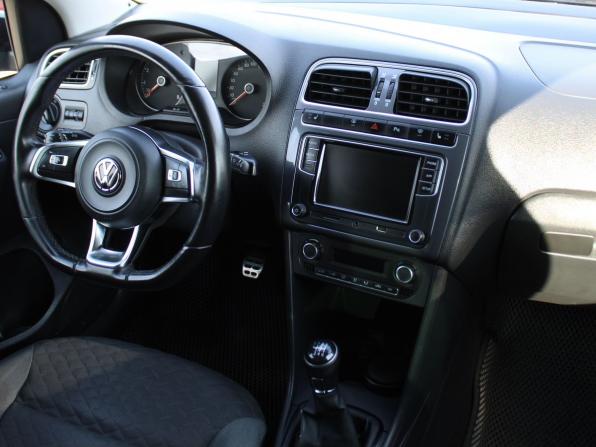 Volkswagen Polo V Рестайлинг с пробегом 2018 года, цена 1 219 000 рублей, 128746 км, седан, Автокод Объявления