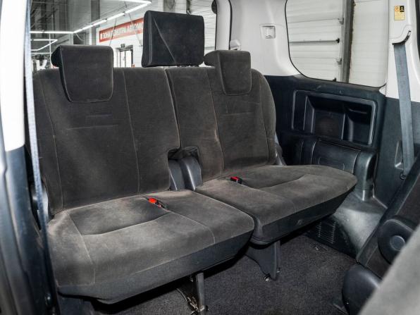 Toyota Voxy II (R70) Рестайлинг с пробегом 2012 года, цена 1 330 000 рублей, 244500 км, минивэн, Автокод Объявления