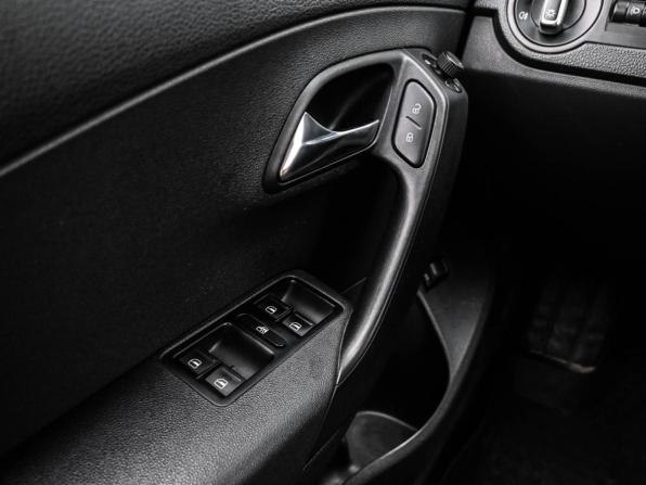 Volkswagen Polo V Рестайлинг с пробегом 2018 года, цена 1 269 000 рублей, 196527 км, седан, Автокод Объявления