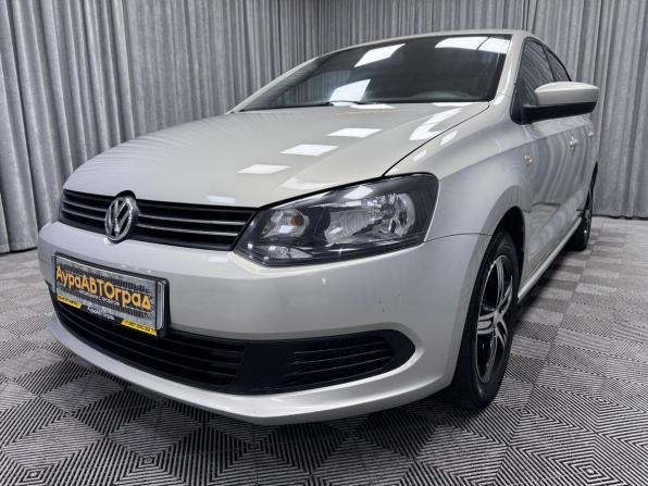 Volkswagen Polo V Рестайлинг с пробегом 2015 года, цена 1 050 000 рублей, 132521 км, седан, Автокод Объявления