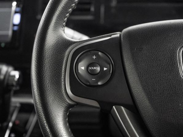 Honda Stepwgn V с пробегом 2017 года, цена 2 100 000 рублей, 59348 км, минивэн, Автокод Объявления