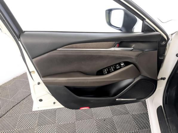 Mazda 6 III (GJ) Рестайлинг 2 с пробегом 2021 года, цена 3 300 000 рублей, 33670 км, седан, Автокод Объявления