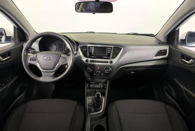 Hyundai Solaris II с пробегом 2018 года, цена 1 160 000 рублей, 200490 км, седан, Автокод Объявления