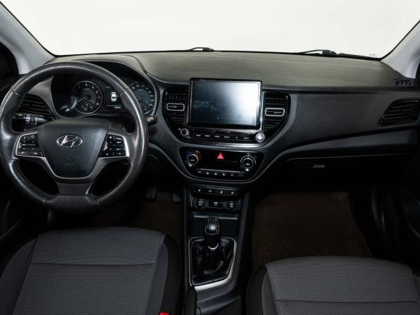 Hyundai Solaris II Рестайлинг с пробегом 2021 года, цена 1 548 000 рублей, 76000 км, седан, Автокод Объявления