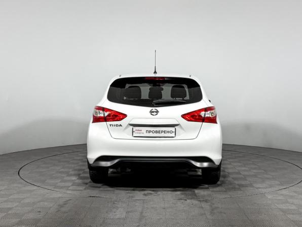 Nissan Tiida II с пробегом 2015 года, цена 1 100 000 рублей, 160151 км, хэтчбек, Автокод Объявления