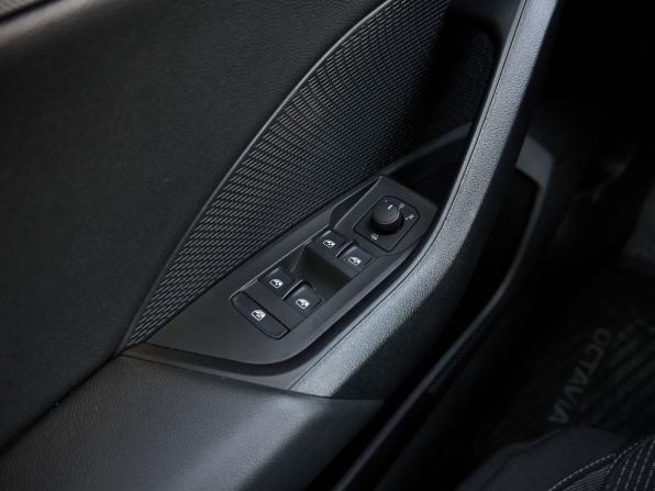 Skoda Octavia IV (A8) с пробегом 2021 года, цена 2 391 000 рублей, 53798 км, лифтбек, Автокод Объявления