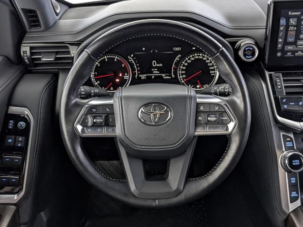 Toyota Land Cruiser 300 Series с пробегом 2022 года, цена 9 990 000 рублей, 57894 км, внедорожник, Автокод Объявления