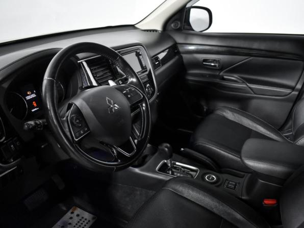 Mitsubishi Outlander III Рестайлинг 2 с пробегом 2016 года, цена 1 719 000 рублей, 180044 км, внедорожник, Автокод Объявления