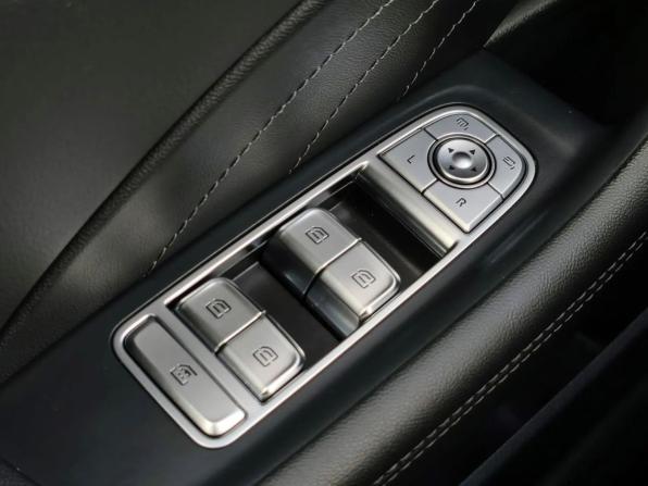Hongqi H5 II с пробегом 2024 года, цена 2 620 000 рублей, 53154 км, седан, Автокод Объявления