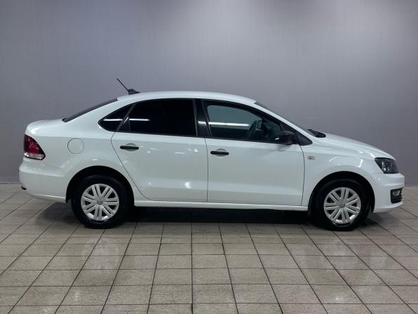 Volkswagen Polo V Рестайлинг с пробегом 2017 года, цена 940 000 рублей, 142997 км, седан, Автокод Объявления