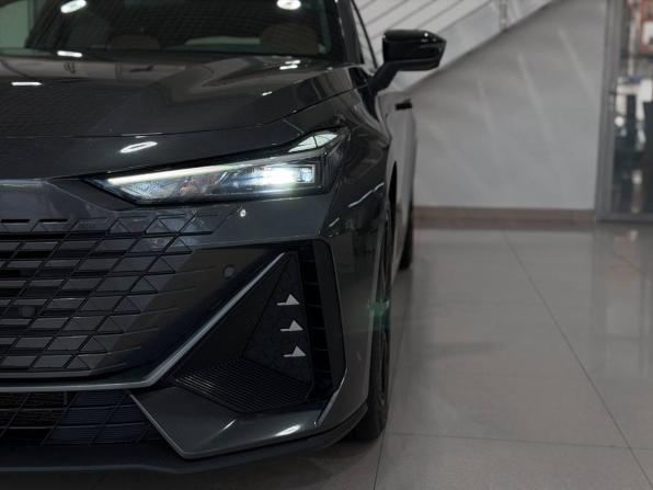 Changan UNI-V I с пробегом 2023 года, цена 2 249 900 рублей, 60000 км, лифтбек, Автокод Объявления