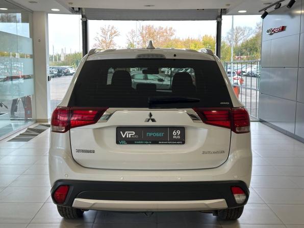 Mitsubishi Outlander III Рестайлинг 2 с пробегом 2018 года, цена 2 187 000 рублей, 93441 км, внедорожник, Автокод Объявления