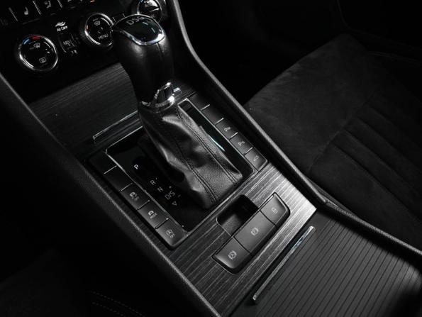 Skoda Superb III Рестайлинг с пробегом 2019 года, цена 2 550 000 рублей, 155743 км, лифтбек, Автокод Объявления