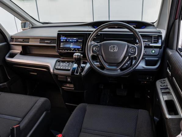 Honda Stepwgn V Рестайлинг с пробегом 2021 года, цена 2 650 000 рублей, 30645 км, минивэн, Автокод Объявления