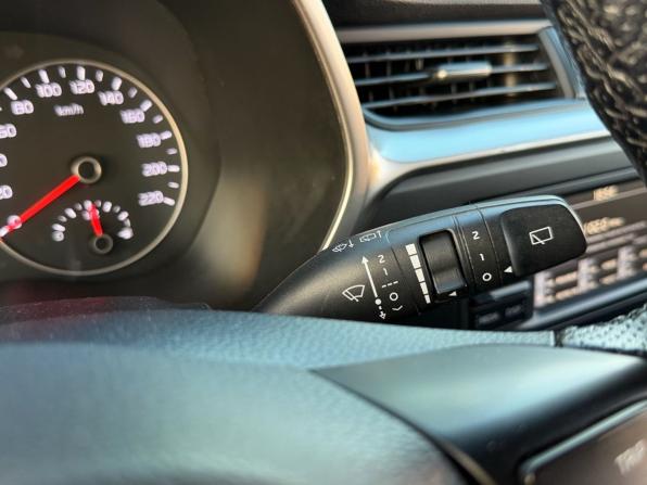 Kia Rio IV Рестайлинг с пробегом 2021 года, цена 1 700 000 рублей, 56145 км, хэтчбек, Автокод Объявления