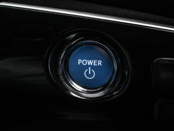 Toyota Prius IV (XW50) с пробегом 2017 года, цена 1 699 000 рублей, 232478 км, лифтбек, Автокод Объявления