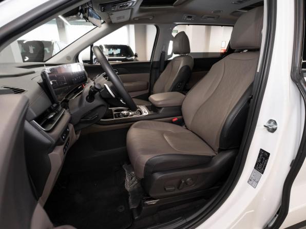 Kia Carnival IV Рестайлинг с пробегом 2024 года, цена 5 700 000 рублей, 23236 км, минивэн, Автокод Объявления