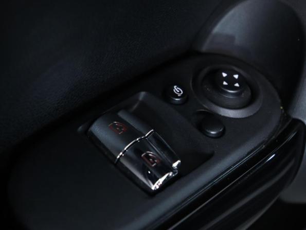 Mini Hatch III (F55/F56) Рестайлинг с пробегом 2019 года, цена 1 947 800 рублей, 50000 км, хэтчбек, Автокод Объявления