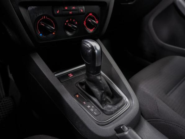 Volkswagen Jetta VI Рестайлинг с пробегом 2015 года, цена 977 000 рублей, 205000 км, седан, Автокод Объявления