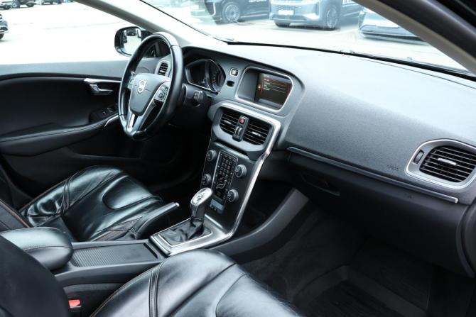 Volvo V40 Cross Country I с пробегом 2013 года, цена 1 348 000 рублей, 216000 км, хэтчбек, Автокод Объявления