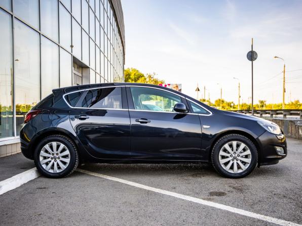 Opel Astra J с пробегом 2011 года, цена 618 000 рублей, 174981 км, хэтчбек, Автокод Объявления
