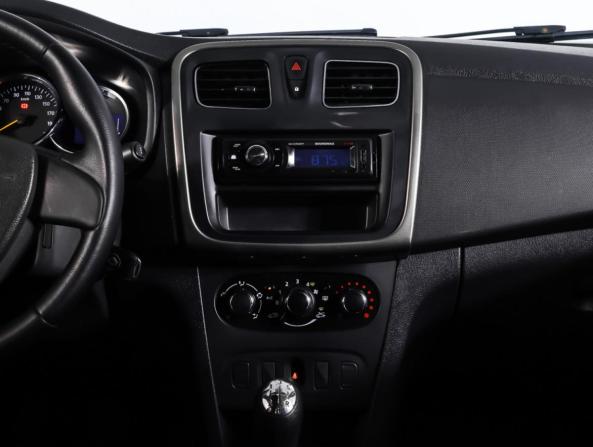 Renault Logan II с пробегом 2018 года, цена 800 000 рублей, 139158 км, седан, Автокод Объявления