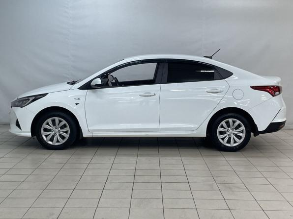 Hyundai Solaris II Рестайлинг с пробегом 2021 года, цена 1 649 000 рублей, 52617 км, седан, Автокод Объявления