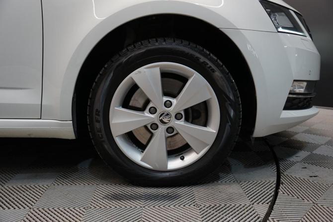 Skoda Octavia III (A7) Рестайлинг с пробегом 2019 года, цена 2 380 000 рублей, 152000 км, лифтбек, Автокод Объявления