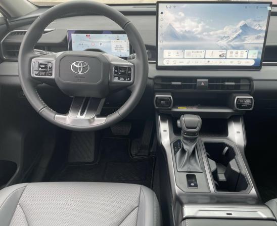 Toyota RAV4 VI (XA60) с пробегом 2025 года, цена 4 300 001 рубль, 14 км, внедорожник, Автокод Объявления