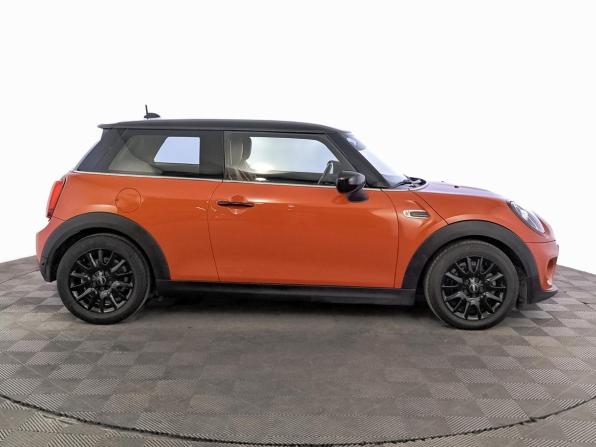 Mini Hatch III (F55/F56) Рестайлинг с пробегом 2021 года, цена 2 300 000 рублей, 57123 км, хэтчбек, Автокод Объявления