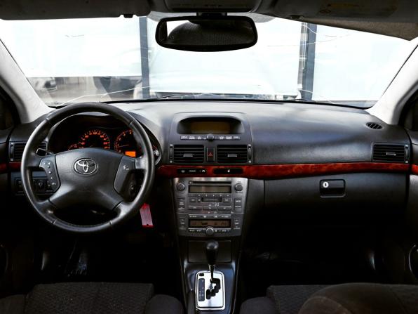 Toyota Avensis II с пробегом 2005 года, цена 749 000 рублей, 350229 км, лифтбек, Автокод Объявления
