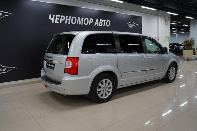 Chrysler Town &amp; Country V Рестайлинг с пробегом 2011 года, цена 999 999 рублей, 304000 км, минивэн, Автокод Объявления