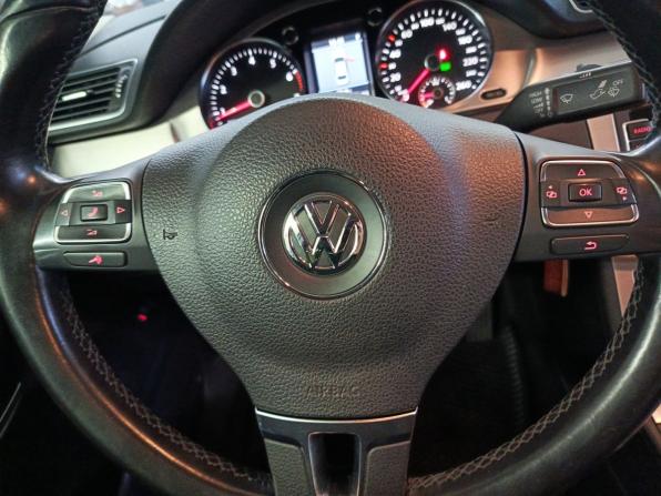 Volkswagen Passat B7 с пробегом 2013 года, цена 1 335 000 рублей, 233415 км, седан, Автокод Объявления