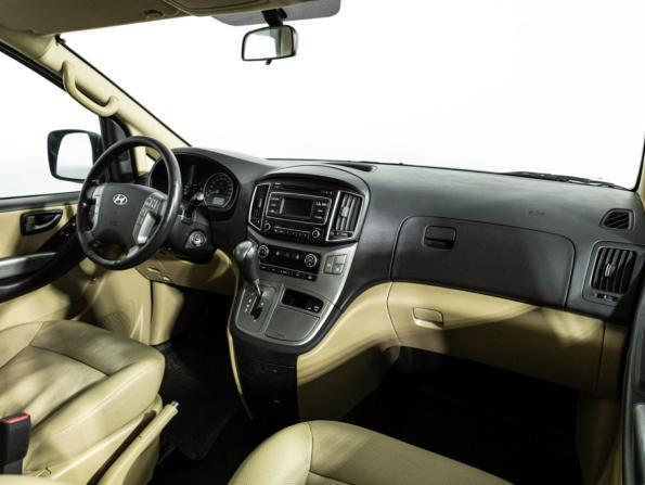 Hyundai H-1 II Рестайлинг с пробегом 2015 года, цена 2 490 585 рублей, 136908 км, минивэн, Автокод Объявления