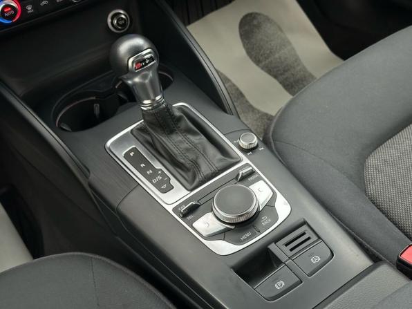 Audi A3 III (8V) Рестайлинг с пробегом 2018 года, цена 1 999 000 рублей, 104804 км, седан, Автокод Объявления