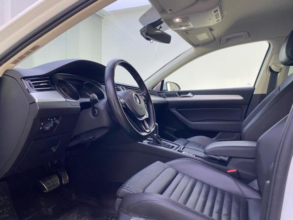 Volkswagen Passat B8 с пробегом 2018 года, цена 2 265 000 рублей, 98700 км, седан, Автокод Объявления