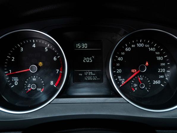 Volkswagen Jetta VI Рестайлинг с пробегом 2015 года, цена 1 035 000 рублей, 129000 км, седан, Автокод Объявления
