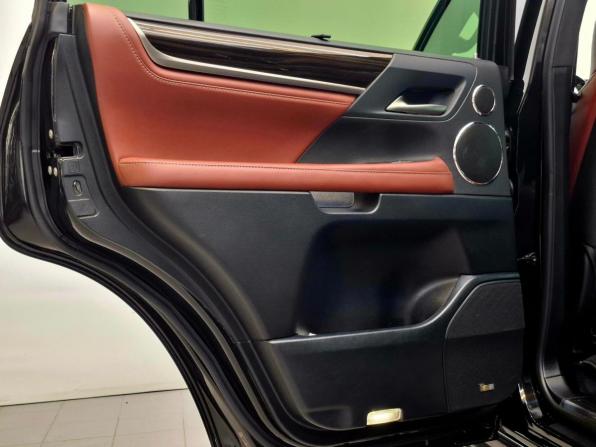 Lexus LX III Рестайлинг 2 с пробегом 2018 года, цена 10 590 000 рублей, 84670 км, внедорожник, Автокод Объявления