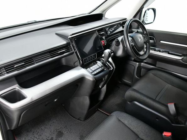 Honda Stepwgn V Рестайлинг с пробегом 2019 года, цена 2 425 000 рублей, 86118 км, минивэн, Автокод Объявления