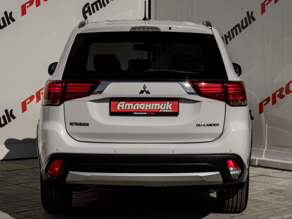Mitsubishi Outlander III Рестайлинг 2 с пробегом 2015 года, цена 1 745 000 рублей, 235642 км, внедорожник, Автокод Объявления